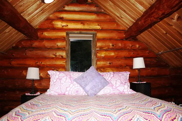 Queen size loft bedroom. 