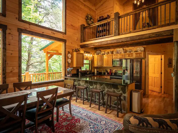 Thelma's Retreat Dining Area and Kitchen