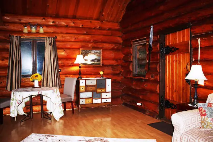 Dining area of the log cabin. 